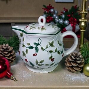 Pfaltzgraff Winterberry‎ Teapot W/ Lid 4-Cups Holly Red Berries Coffee Christmas